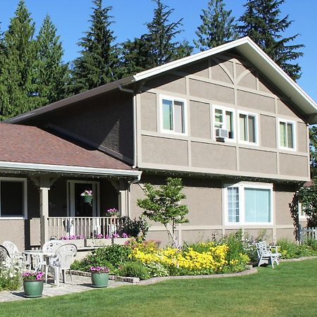 Alpenrose Revelstoke Bed & Breakfast Exterior foto