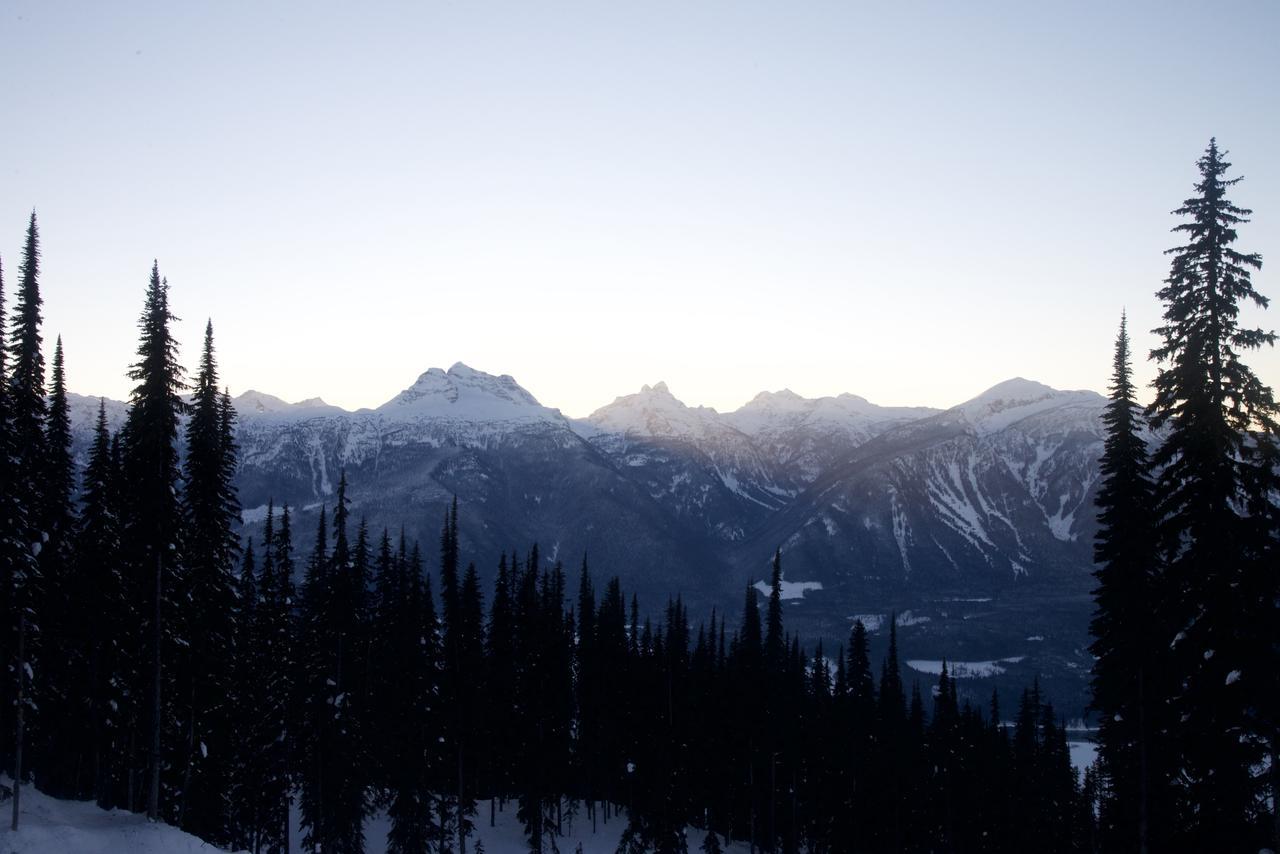 Alpenrose Revelstoke Bed & Breakfast Exterior foto